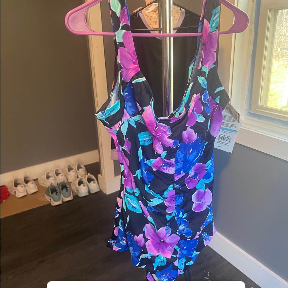 Maxine of Hollywood One Piece Swim Suits - Picture 4 of 16